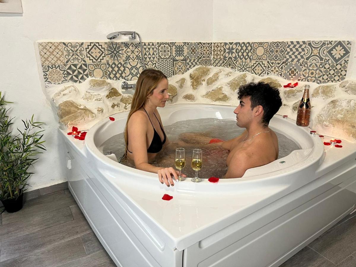 Xàtiva Fortress Jacuzzi Suites מראה חיצוני תמונה