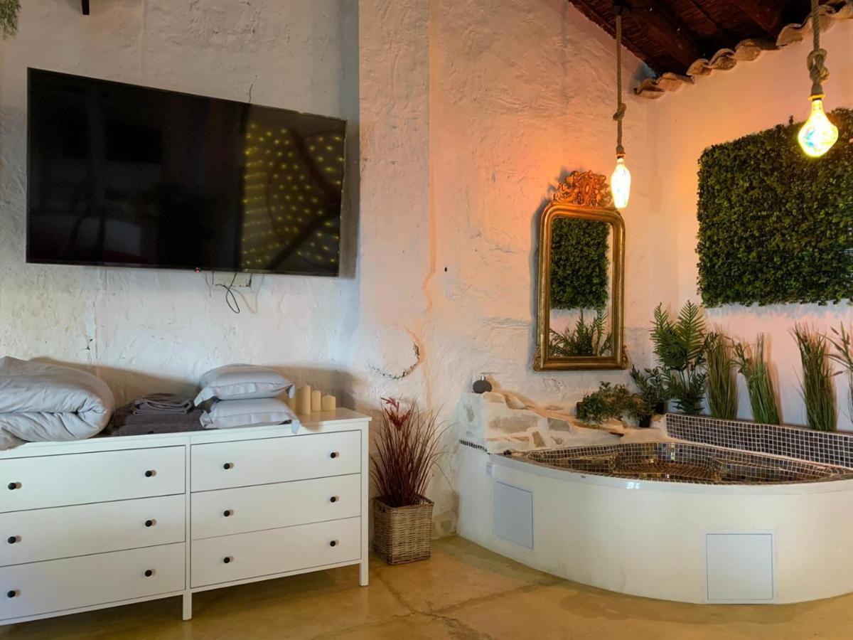 Xàtiva Fortress Jacuzzi Suites מראה חיצוני תמונה
