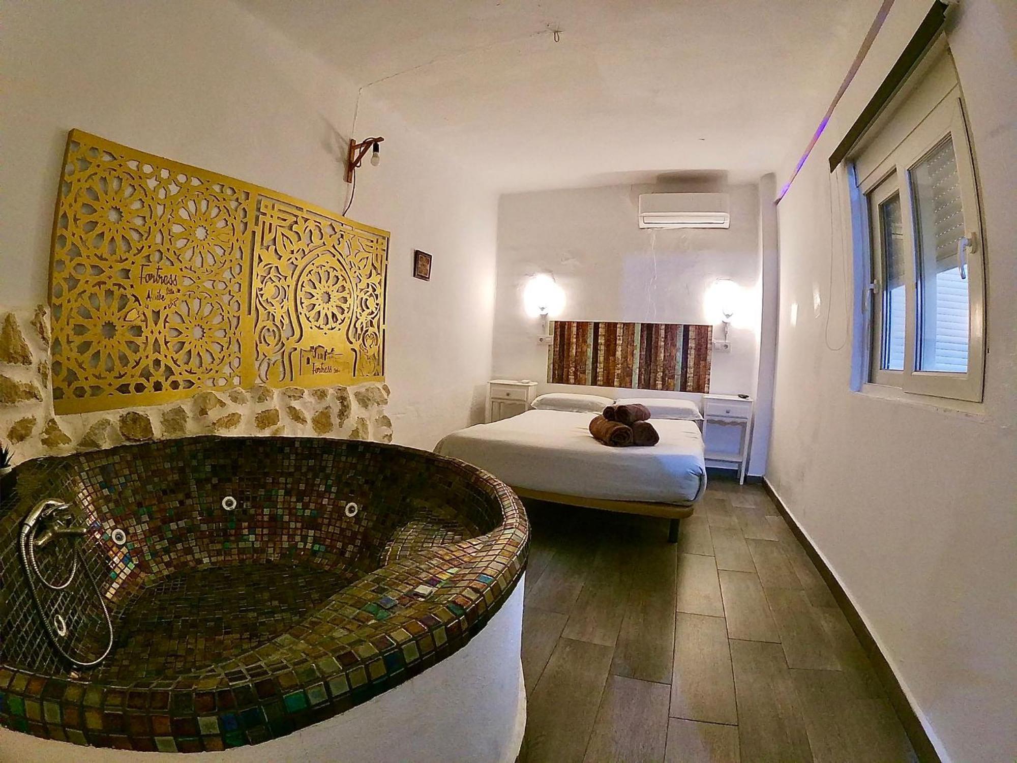 Xàtiva Fortress Jacuzzi Suites מראה חיצוני תמונה