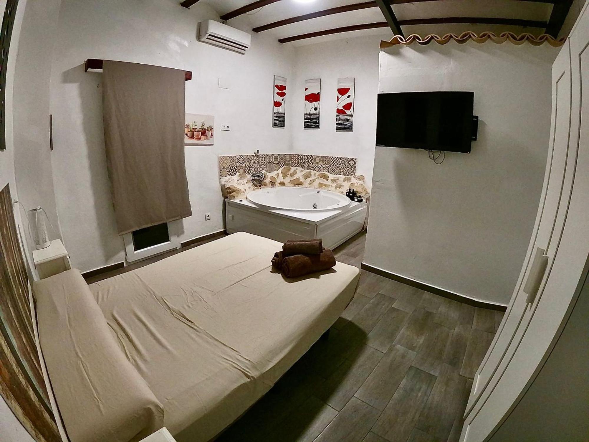 Xàtiva Fortress Jacuzzi Suites מראה חיצוני תמונה
