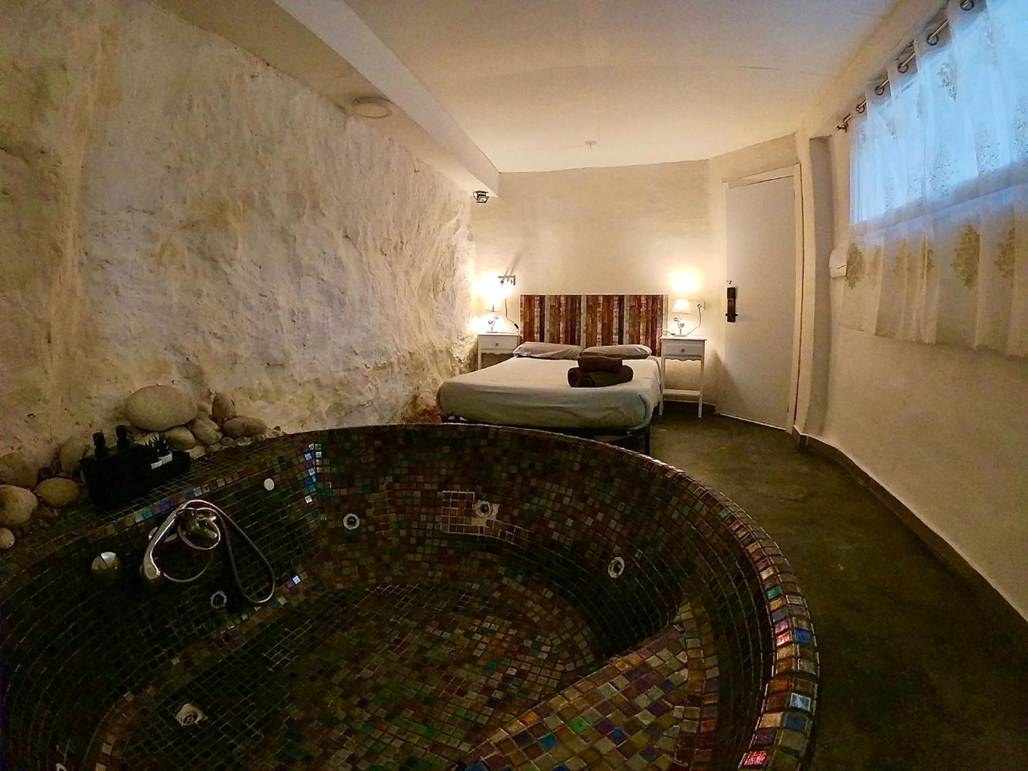 Xàtiva Fortress Jacuzzi Suites מראה חיצוני תמונה