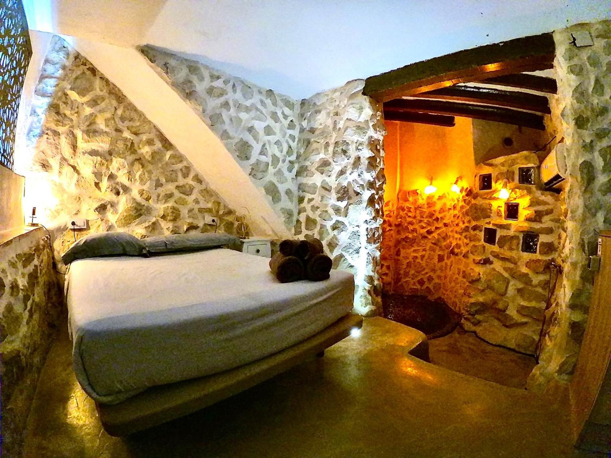 Xàtiva Fortress Jacuzzi Suites מראה חיצוני תמונה